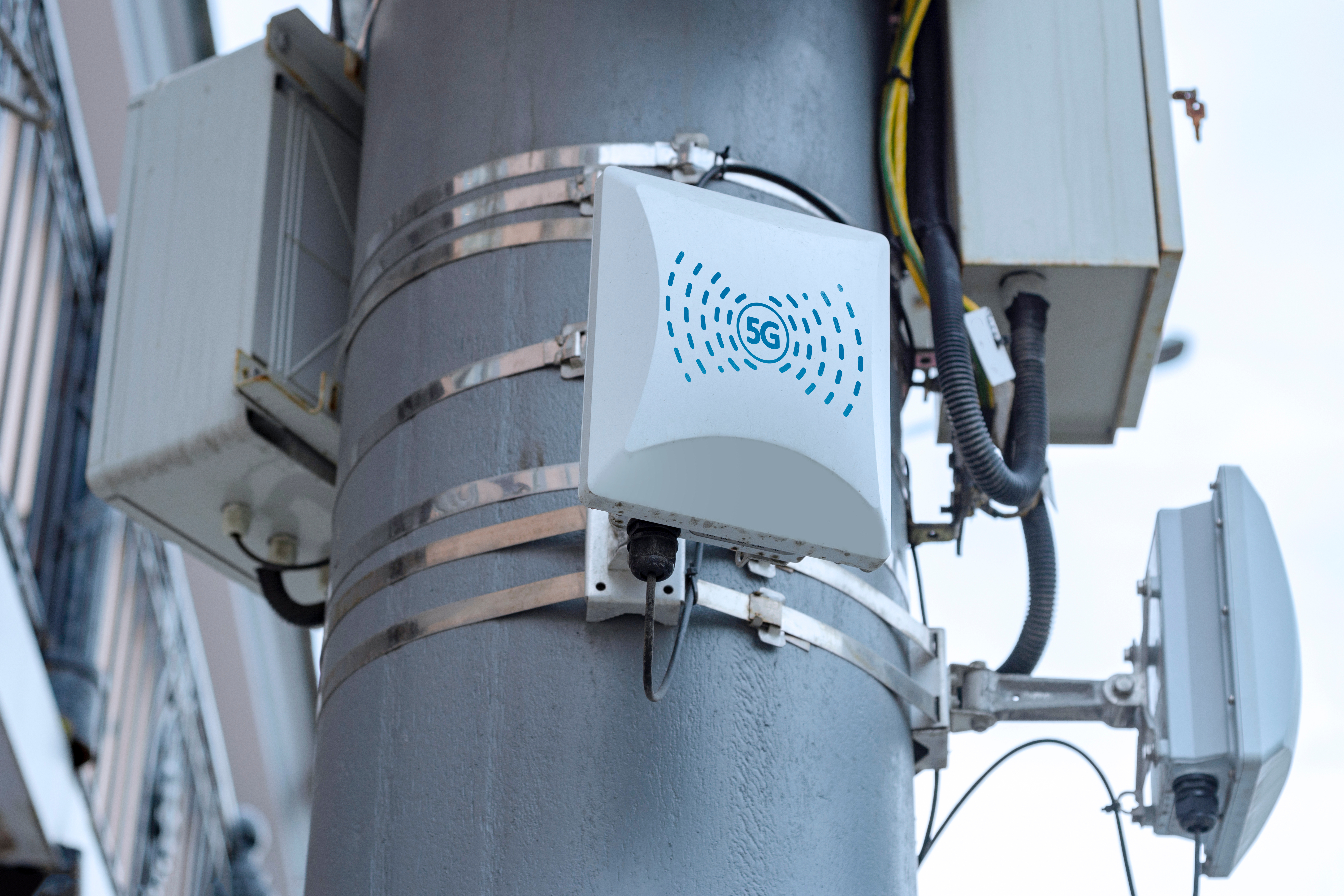 A photograph of a 5G antenna mounted on a base station.